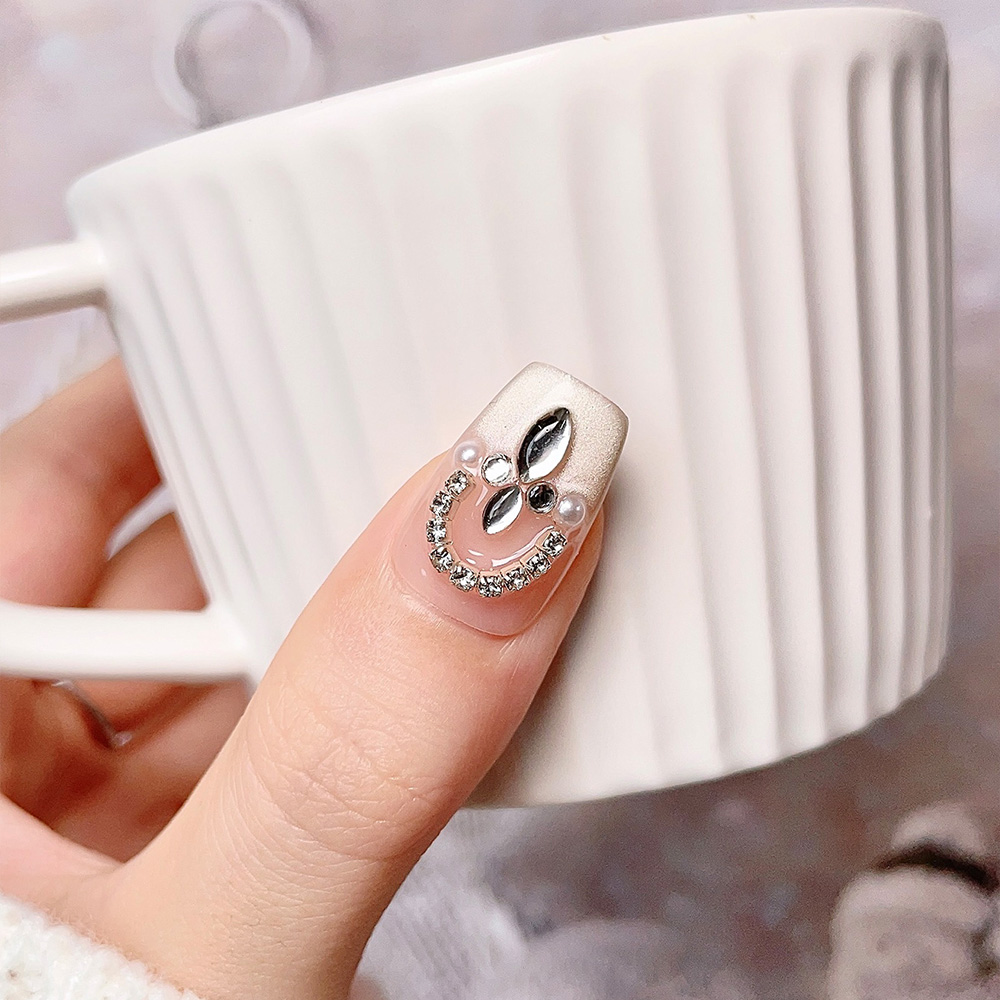 Kit di 10 Unghie Finte Trapezo - Nail Art Queen recensione e prezzo